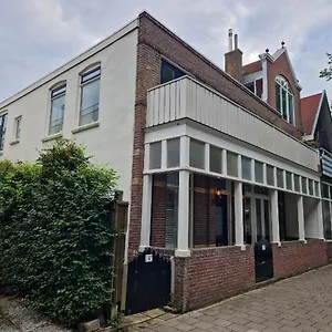 guesthouse-kst.zandvoort-hotels.com/